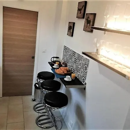 Renovated By An Interior Architect In The Center Next To The Train Station Appartement