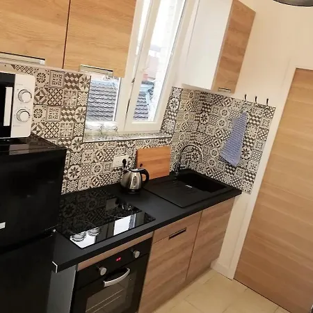 Renovated By An Interior Architect In The Center Next To The Train Station Appartement